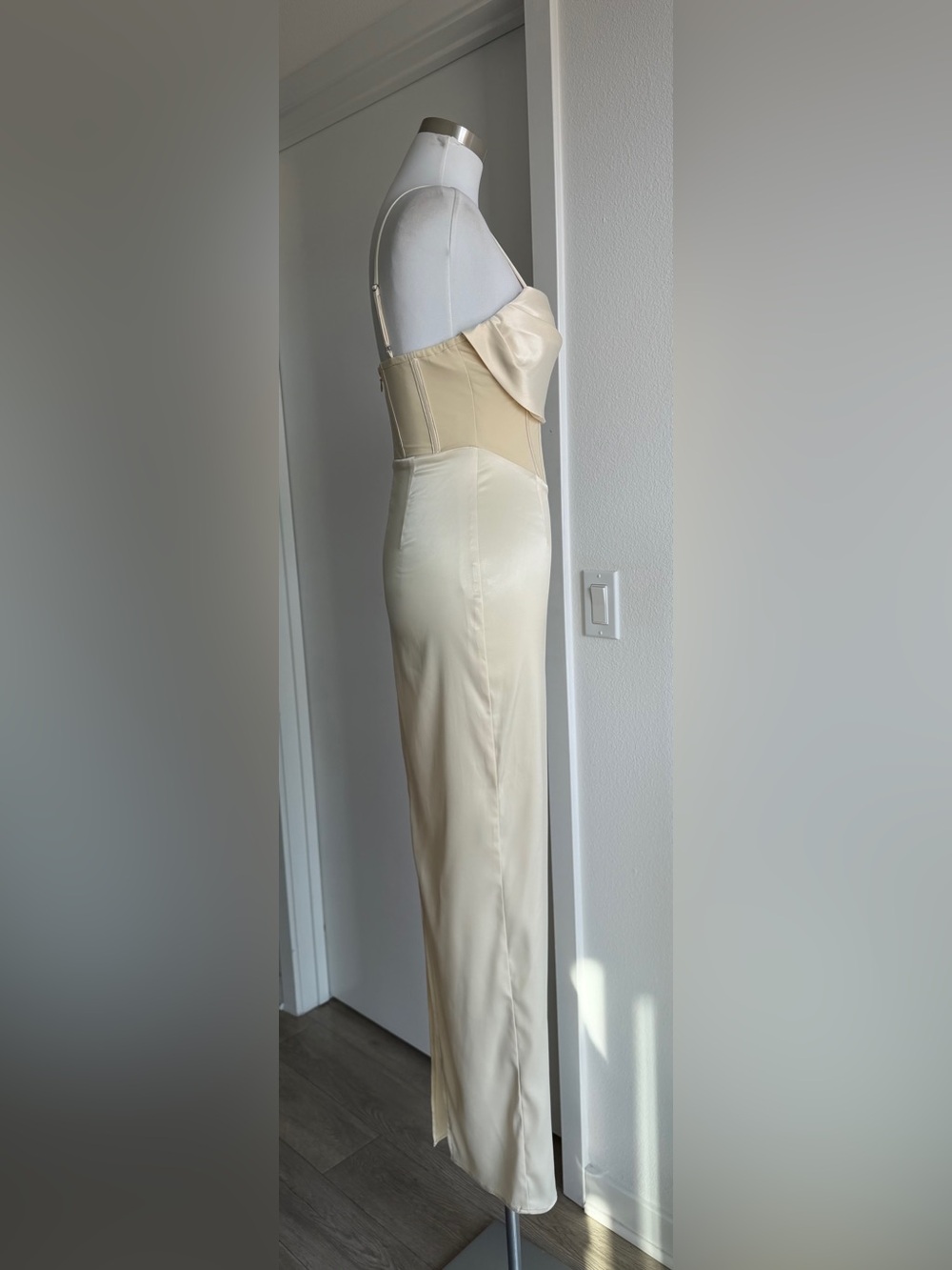 NBD Aella dress in Champagne size S - Picture 7 of 13